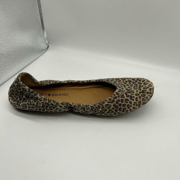 Lucky Brand Emmie Scrunch Flat in Leopard Print - Picture 5 of 10